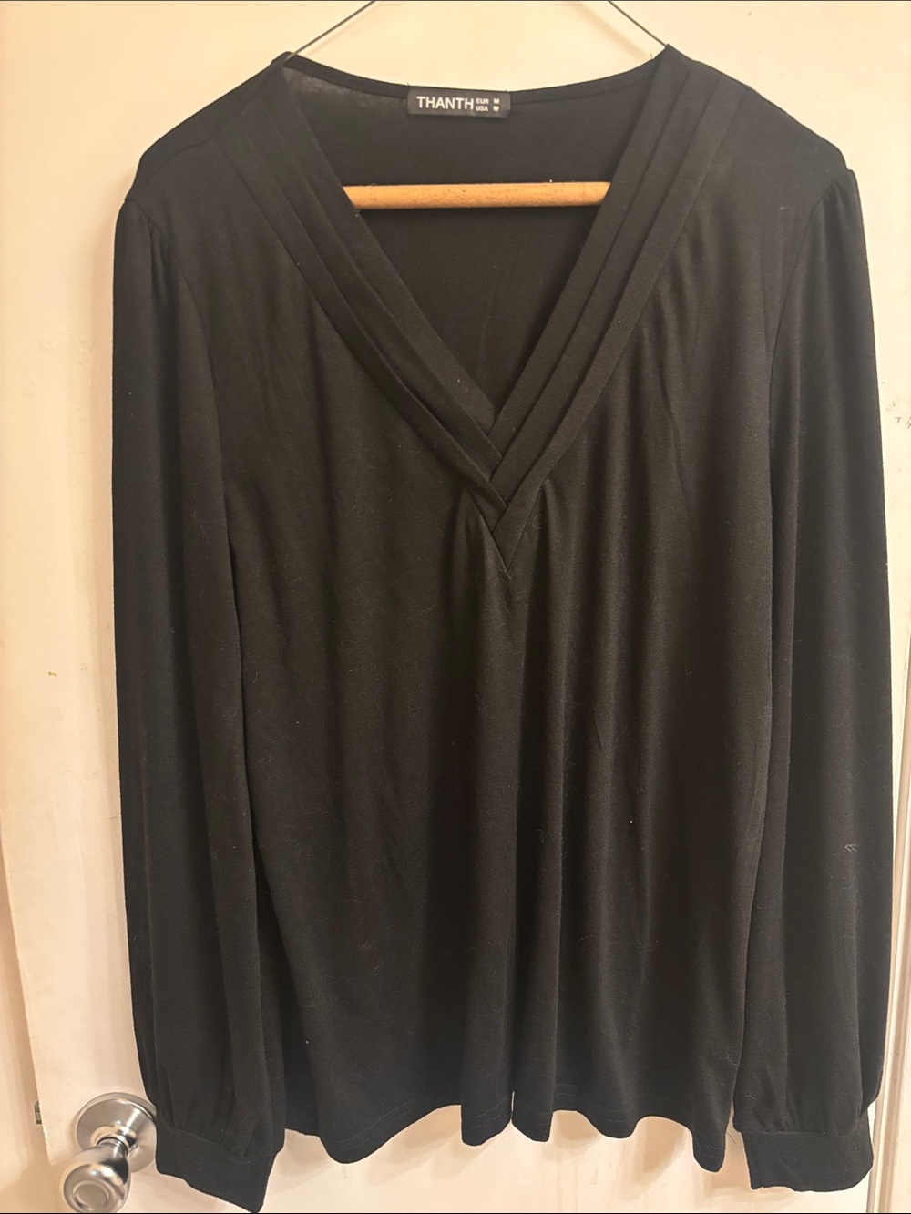 Thanth Black V-Neck Long Sleeve Top